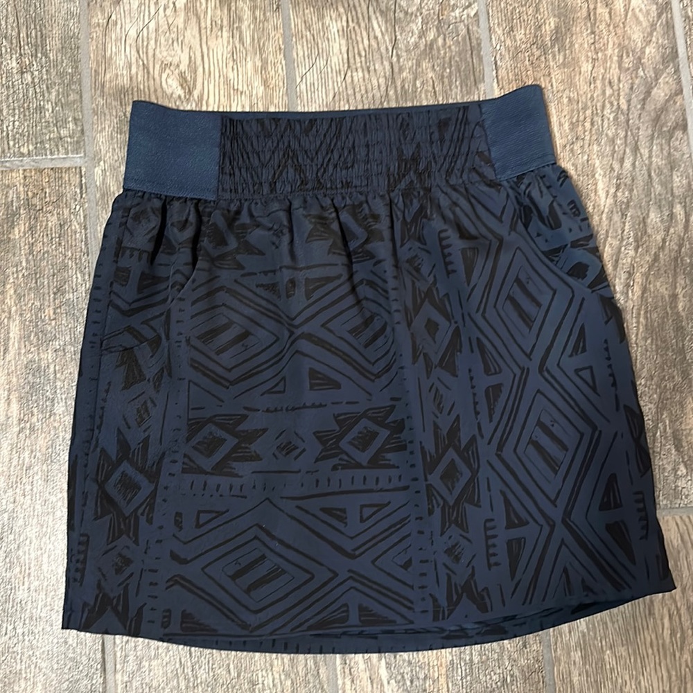 GAP XS navy and black mini skirt